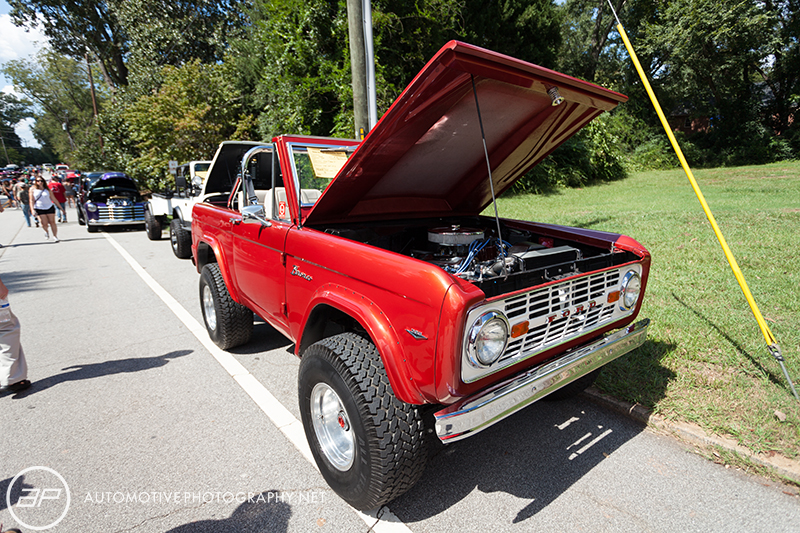1968 Ford Bronco 289 Custom Red Front