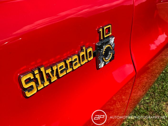 Chevy Silverado C10 - Emblem